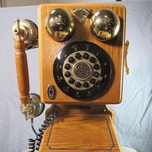 Thomas Museum Series Wood Wall Hanging Crank Phone